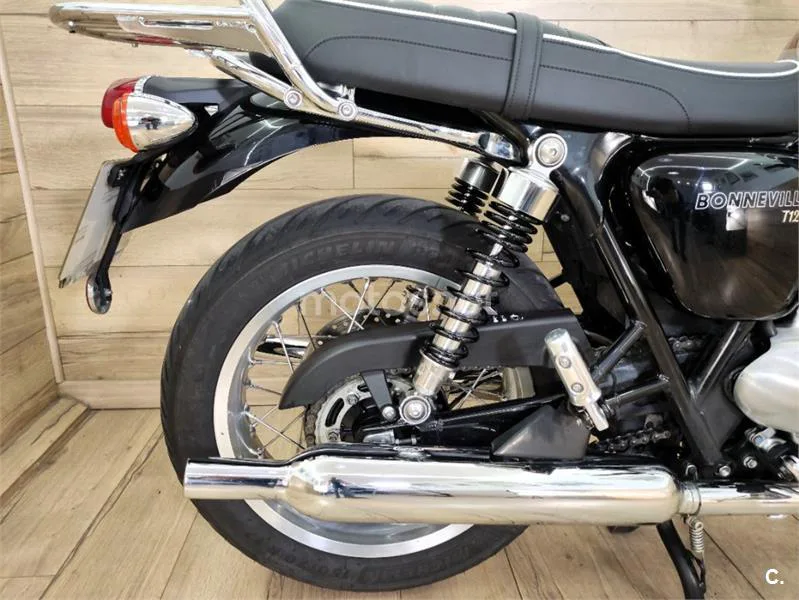 Triumph Bonneville T120 – Vista 13