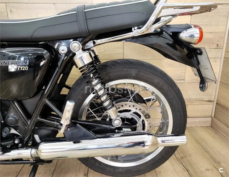 Triumph Bonneville T120 – Vista 14