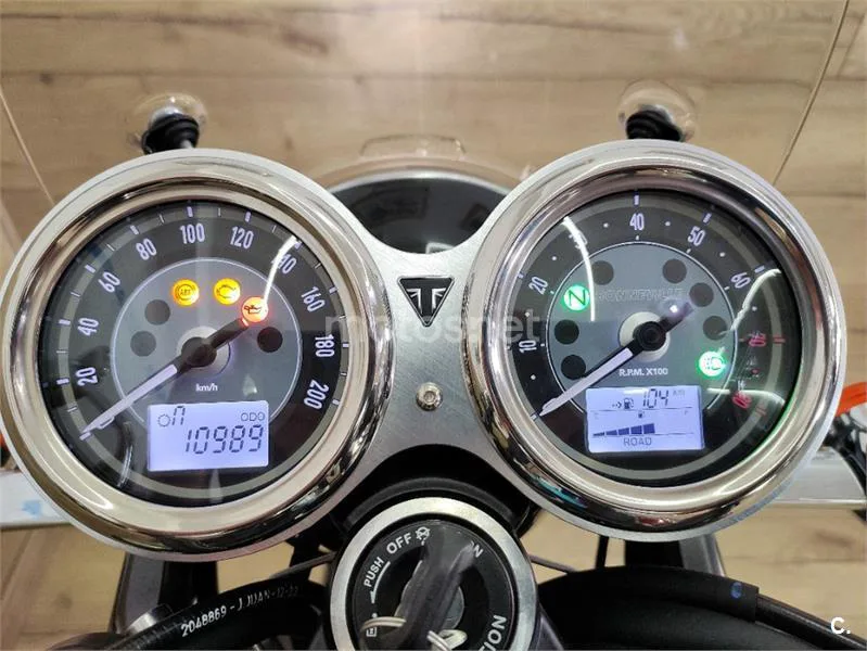 Triumph Bonneville T120 – Vista 16