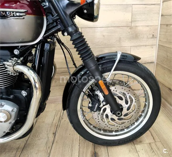 Triumph Bonneville T120 – Vista 22