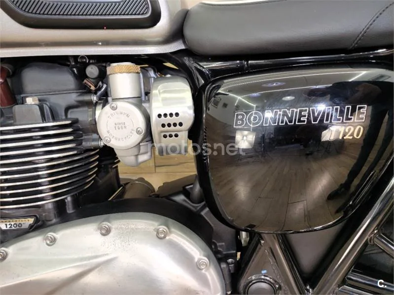 Triumph Bonneville T120 – Vista 23