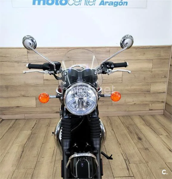 Triumph Bonneville T120 – Vista 24