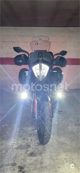 KTM 890 – Vista 5