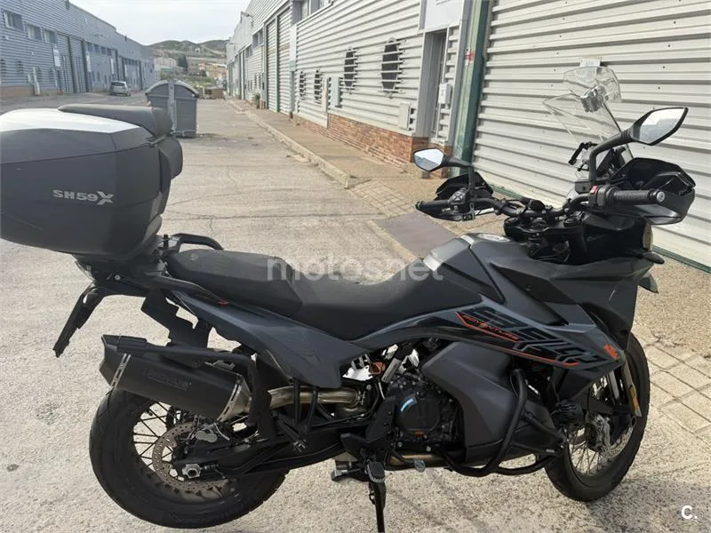 KTM 890 – Vista 9