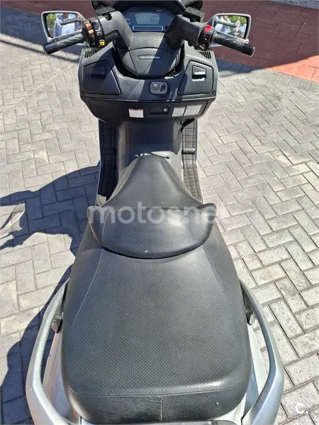 Suzuki Burgman 650 - Vista 5