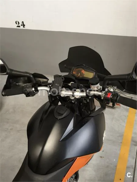 KTM 990 SM – Vista 7
