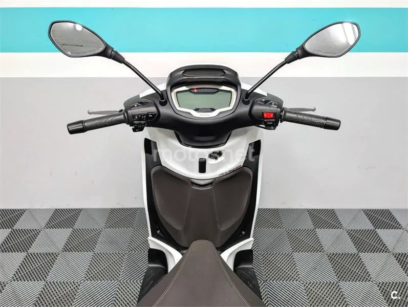 Piaggio Beverly – Vista 8