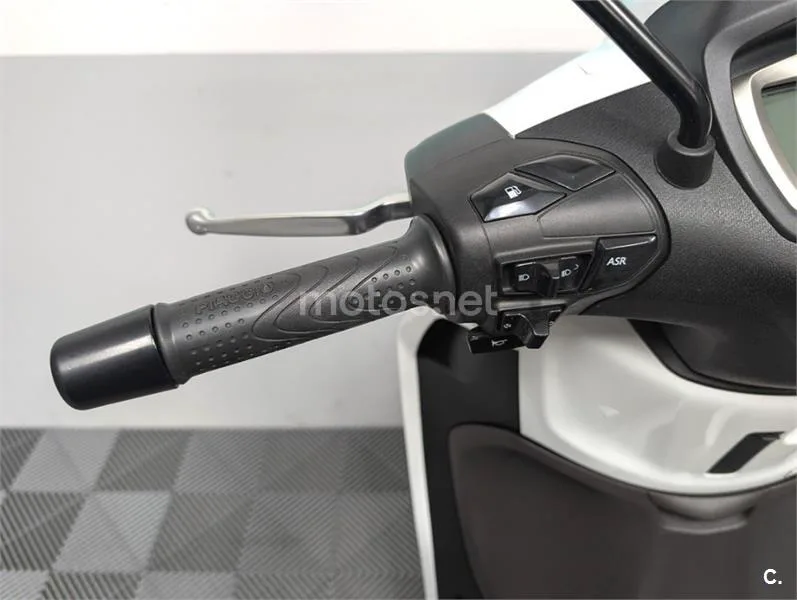 Piaggio Beverly – Vista 10
