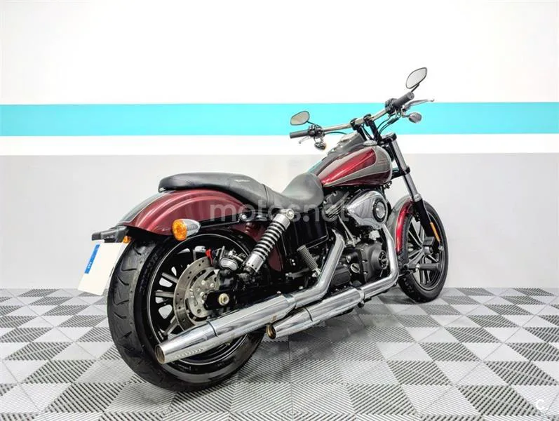Harley-Davidson Dyna Street Bob – Vista 7