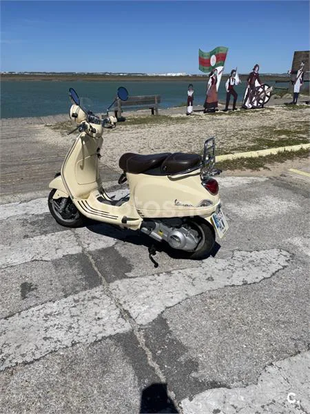 Vespa LXV 125 – Vista 2