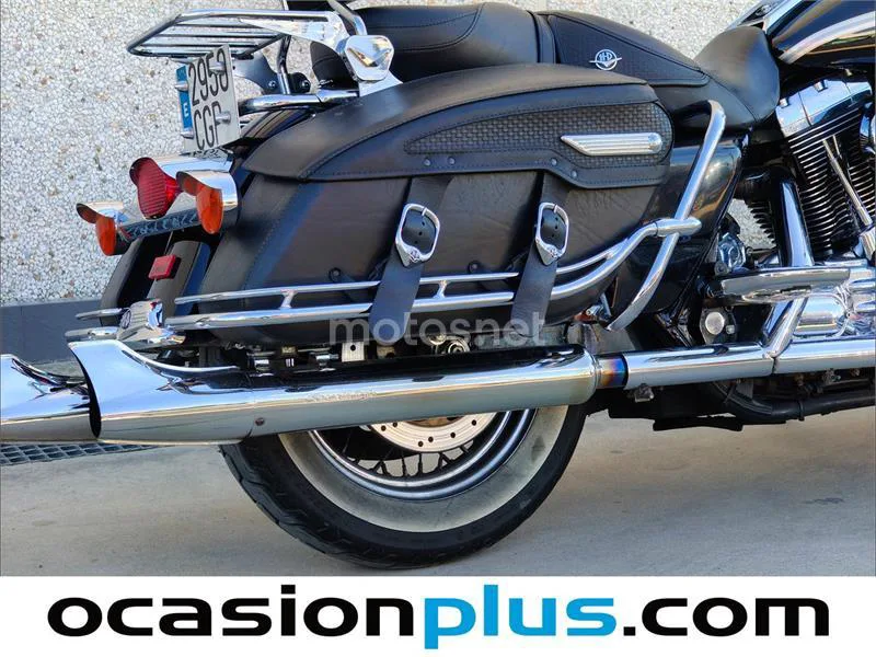 Harley-Davidson Road King Classic – Vista 14