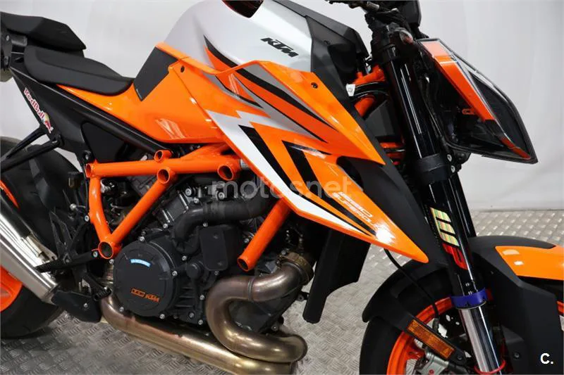 KTM 1290 Super Duke R – Vista 12