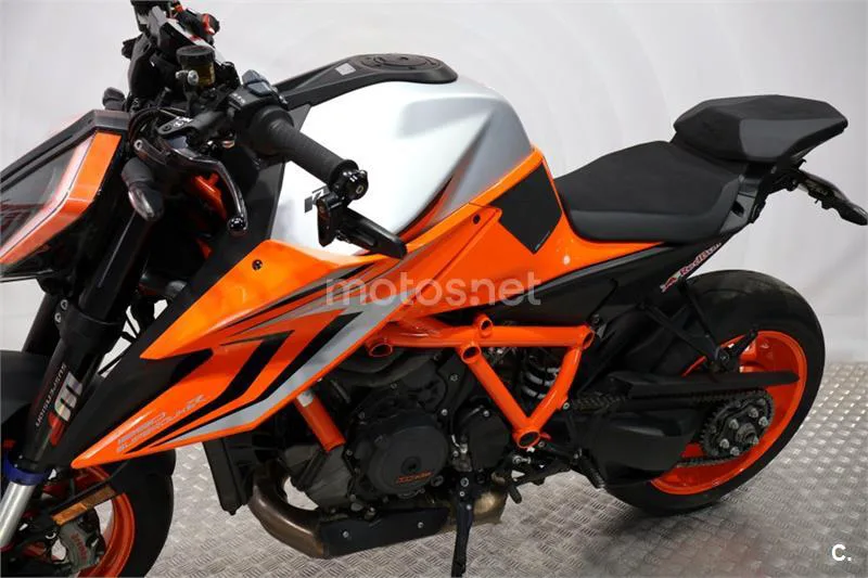 KTM 1290 Super Duke R – Vista 13