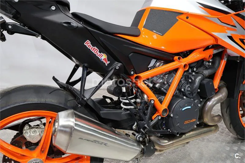 KTM 1290 Super Duke R – Vista 15