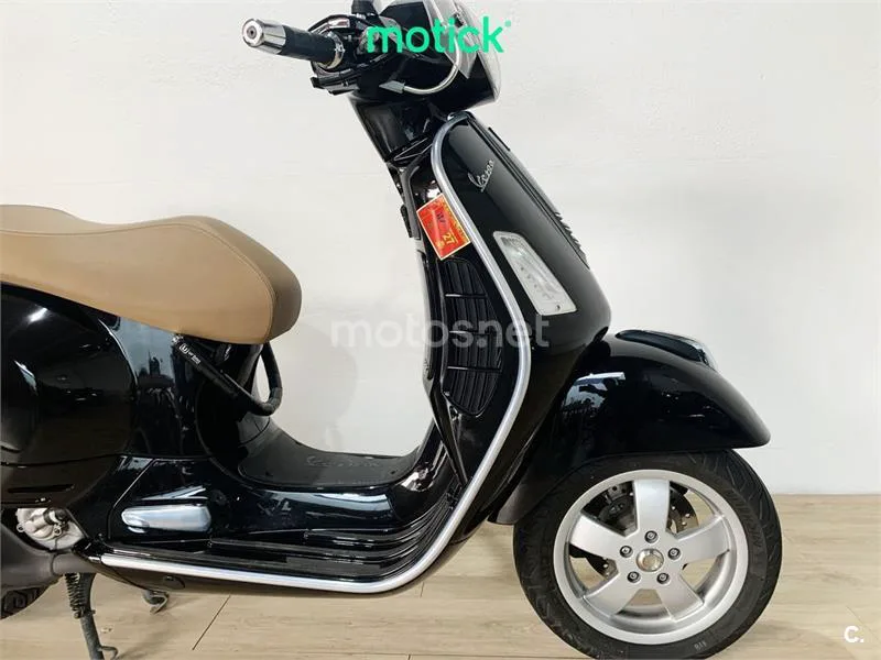 Vespa GTS 300 – Vista 3