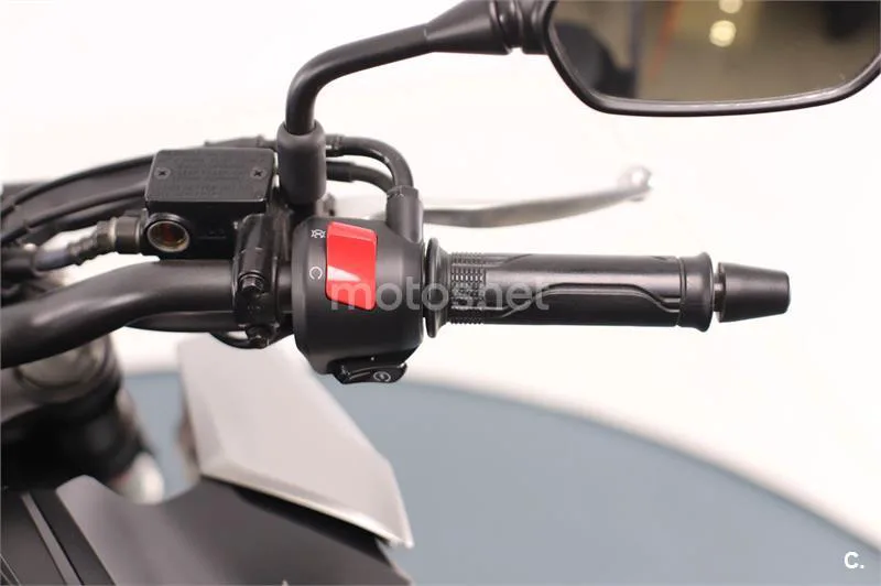Honda CB 125 R – Vista 8
