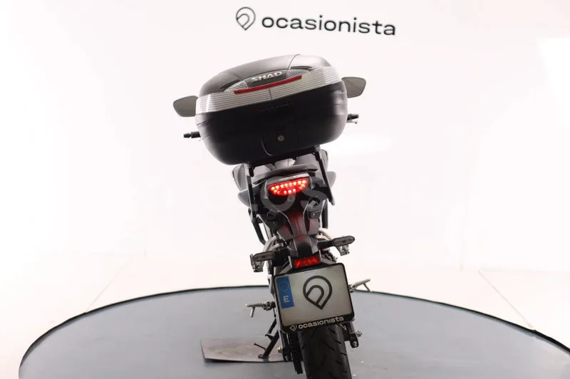 Honda CB125R - Vista 10