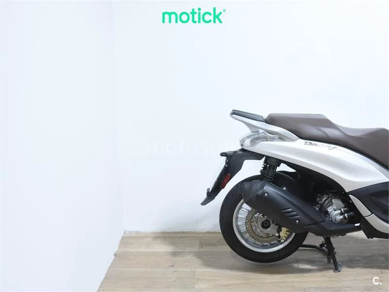 Piaggio Beverly 300 – Vista 3
