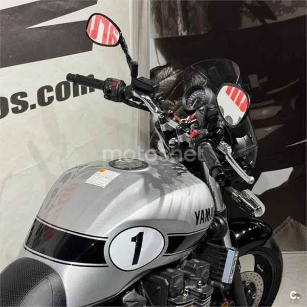 Yamaha XJR 1300 – Vista 12