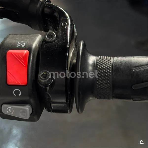 Yamaha XJR 1300 – Vista 15