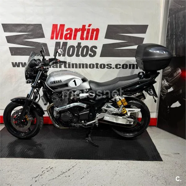 Yamaha XJR 1300 – Vista 8