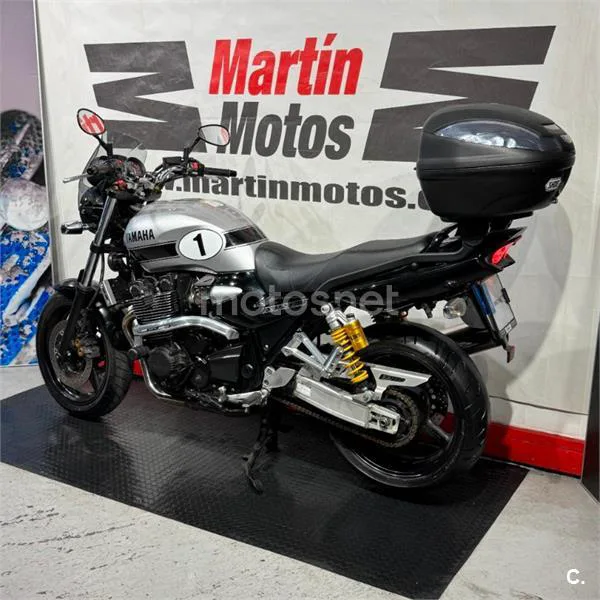 Yamaha XJR 1300 – Vista 10