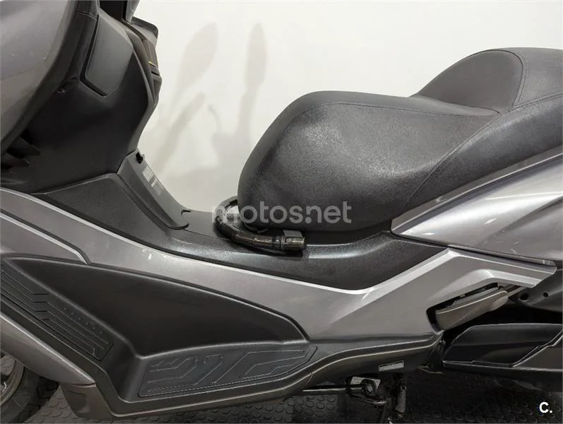 Kymco Grand Dink 300 – Vista 3
