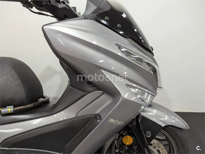 Kymco Grand Dink 300 – Vista 6
