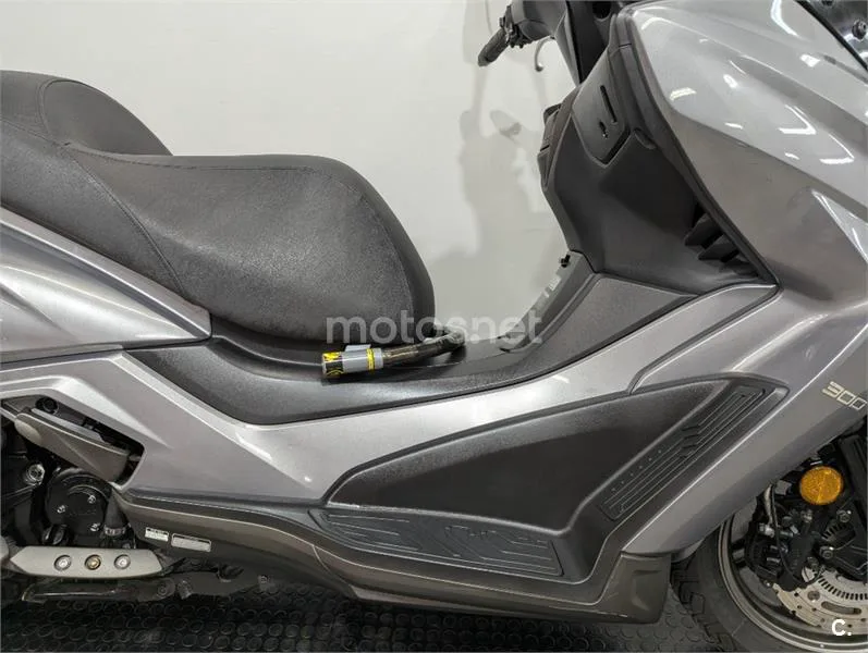 Kymco Grand Dink 300 – Vista 7