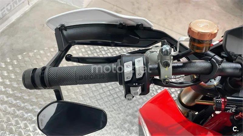 Ducati Hypermotard – Vista 13