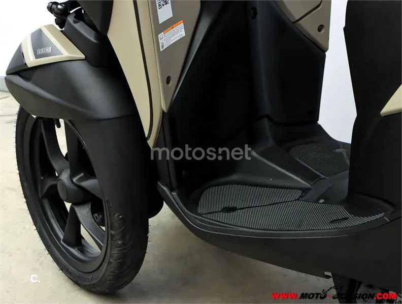 Yamaha Tricity 125 – Vista 9