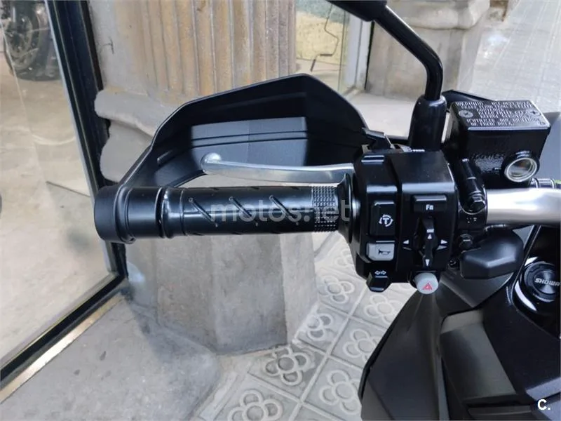 Honda ADV 350 – Vista 9