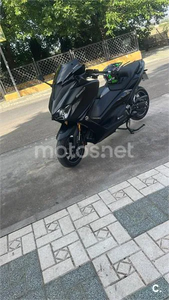 Yamaha TMAX 560 – Vista 3