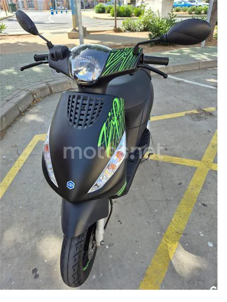 Piaggio ZIP 50 4T – Vista 2