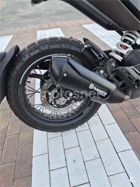 Husqvarna Svartpilen 401 – Vista 4