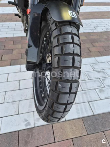 Husqvarna Svartpilen 401 – Vista 5
