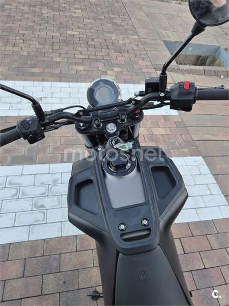 Husqvarna Svartpilen 401 – Vista 6