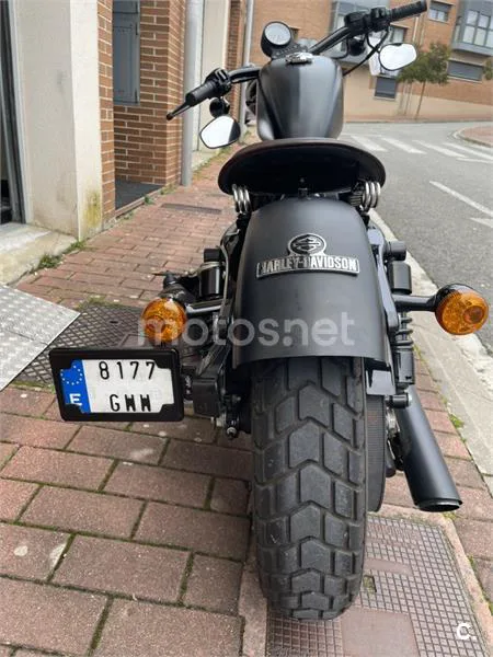 Harley-Davidson Sportster 883 Iron Dark Custom – Vista 4