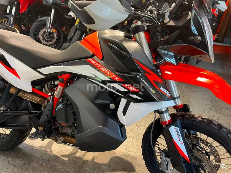 KTM 890 – Vista 6