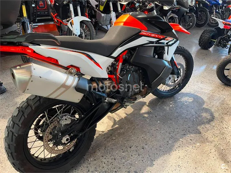 KTM 890 – Vista 8