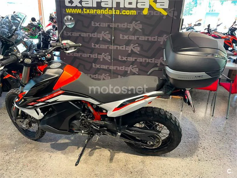 KTM 890 – Vista 9