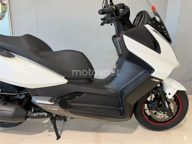 Kymco Super Dink 300 – Vista 3