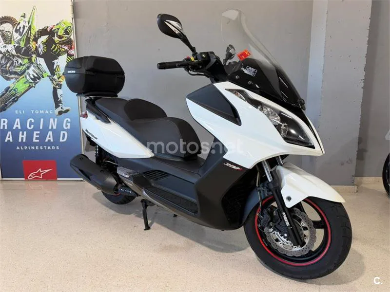 Kymco Super Dink 300 – Vista 4