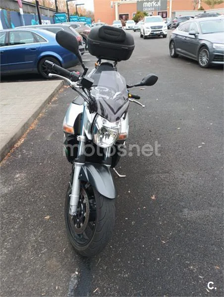 Suzuki GSR 600 – Vista 2
