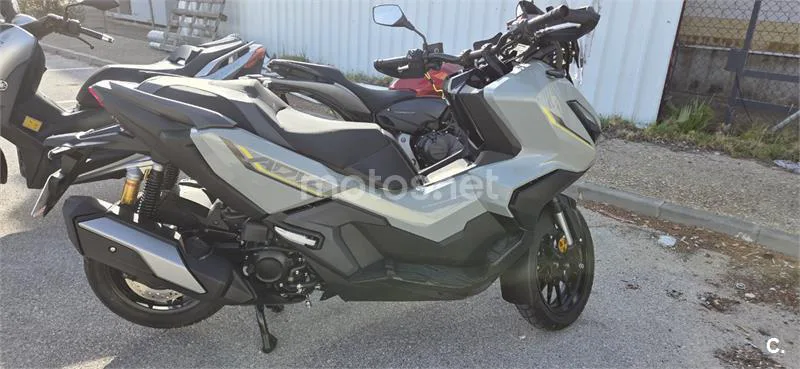 Honda ADV 350 – Vista 2