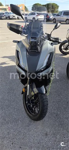 Honda ADV 350 – Vista 3