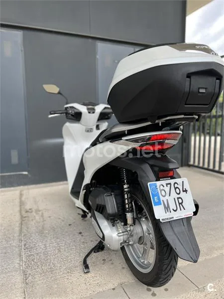 Honda SH 125i – Vista 3