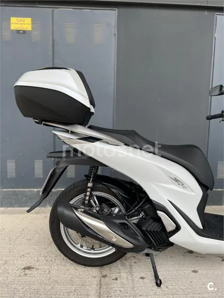 Honda SH 125i – Vista 8