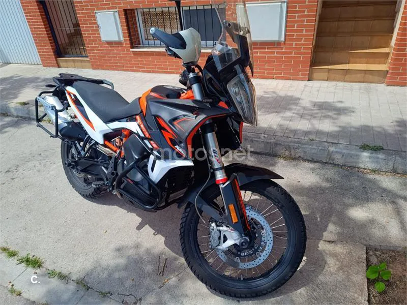 KTM 890 – Vista 2