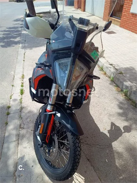 KTM 890 – Vista 3